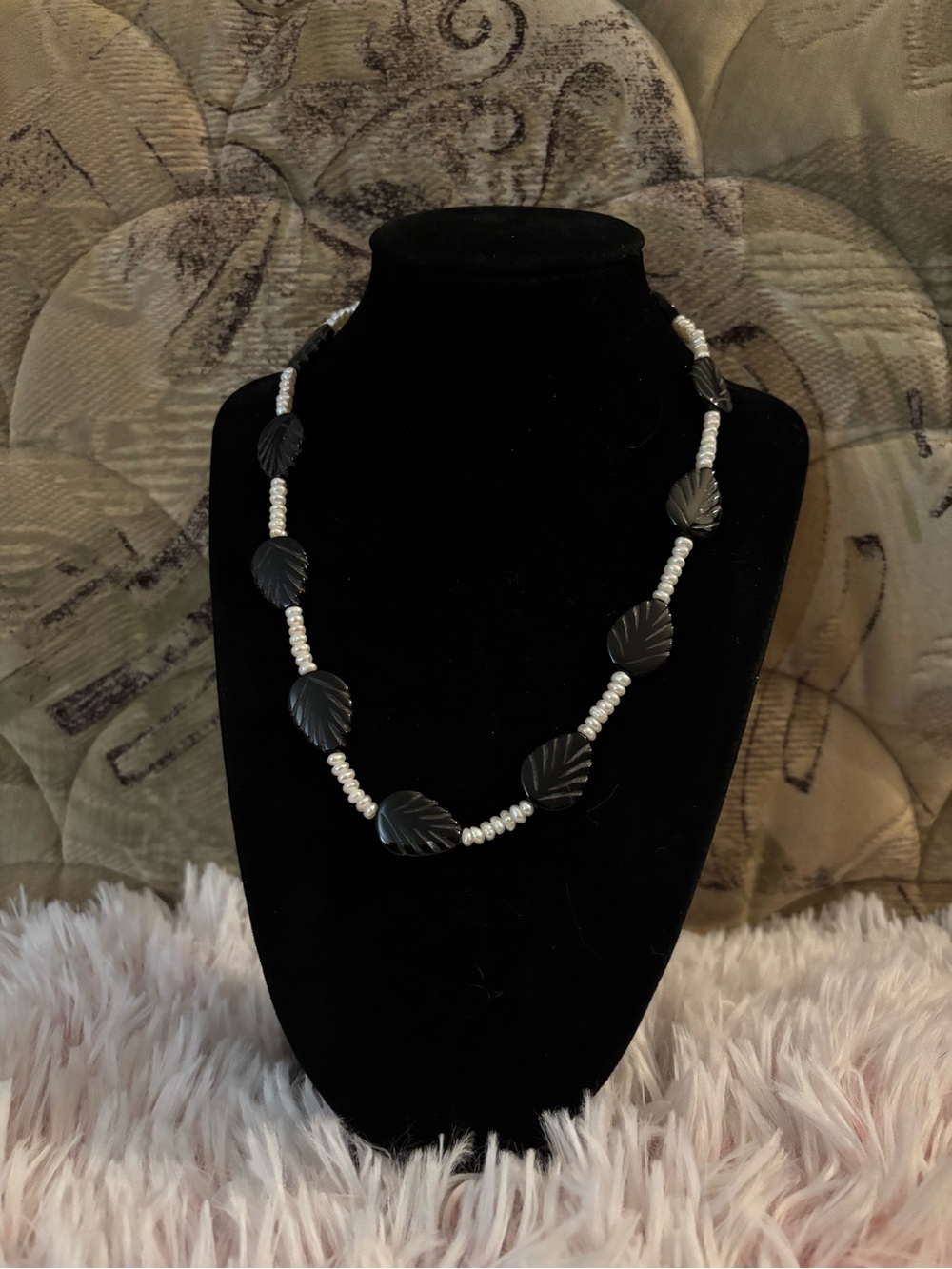 925 Sterling Silver Vintage Carved Black Onyx Leaf + Pearls Necklace - 18 inches